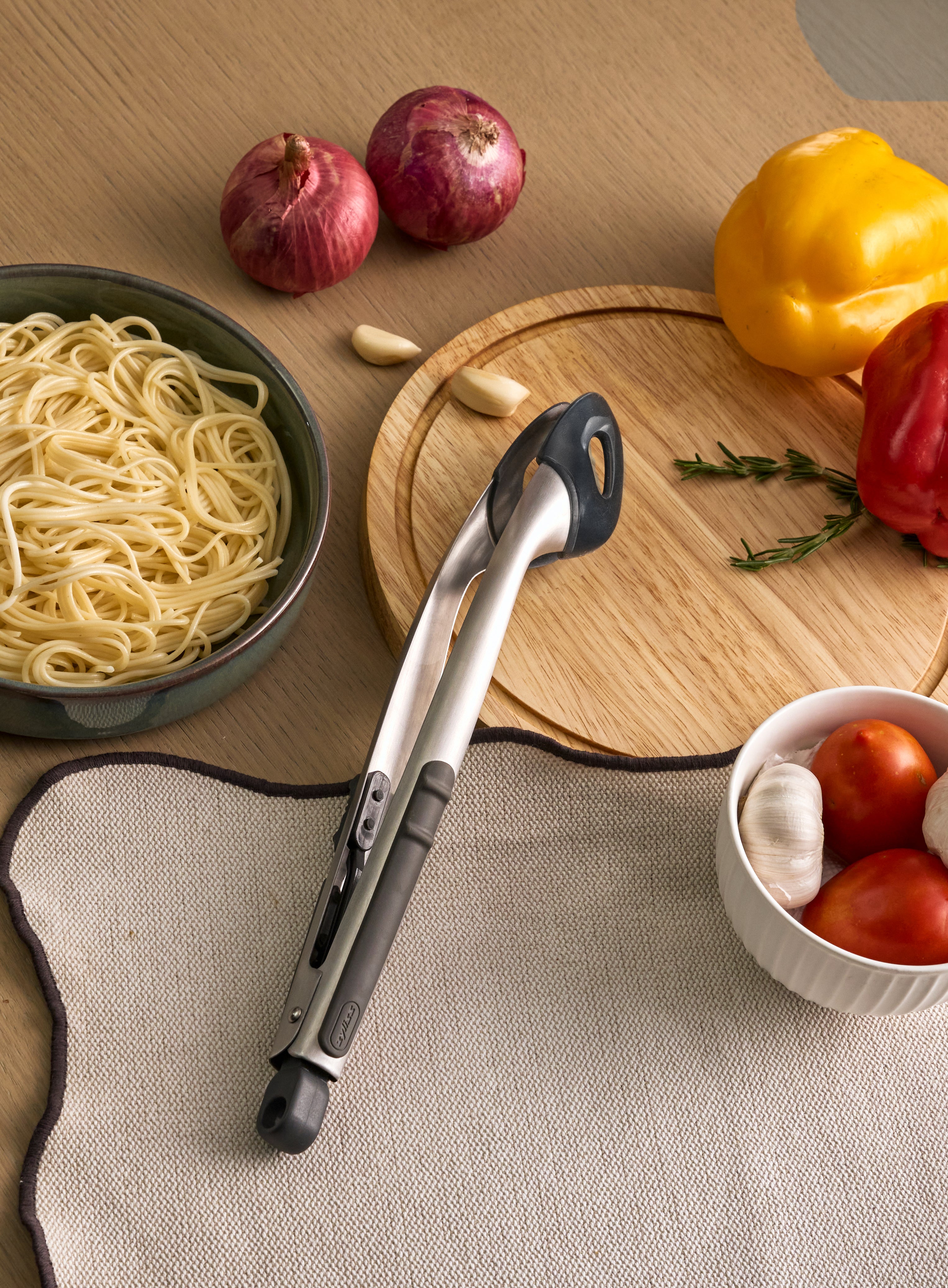 Zyliss Silicone-Tipped Tongs - Thumbnail 2