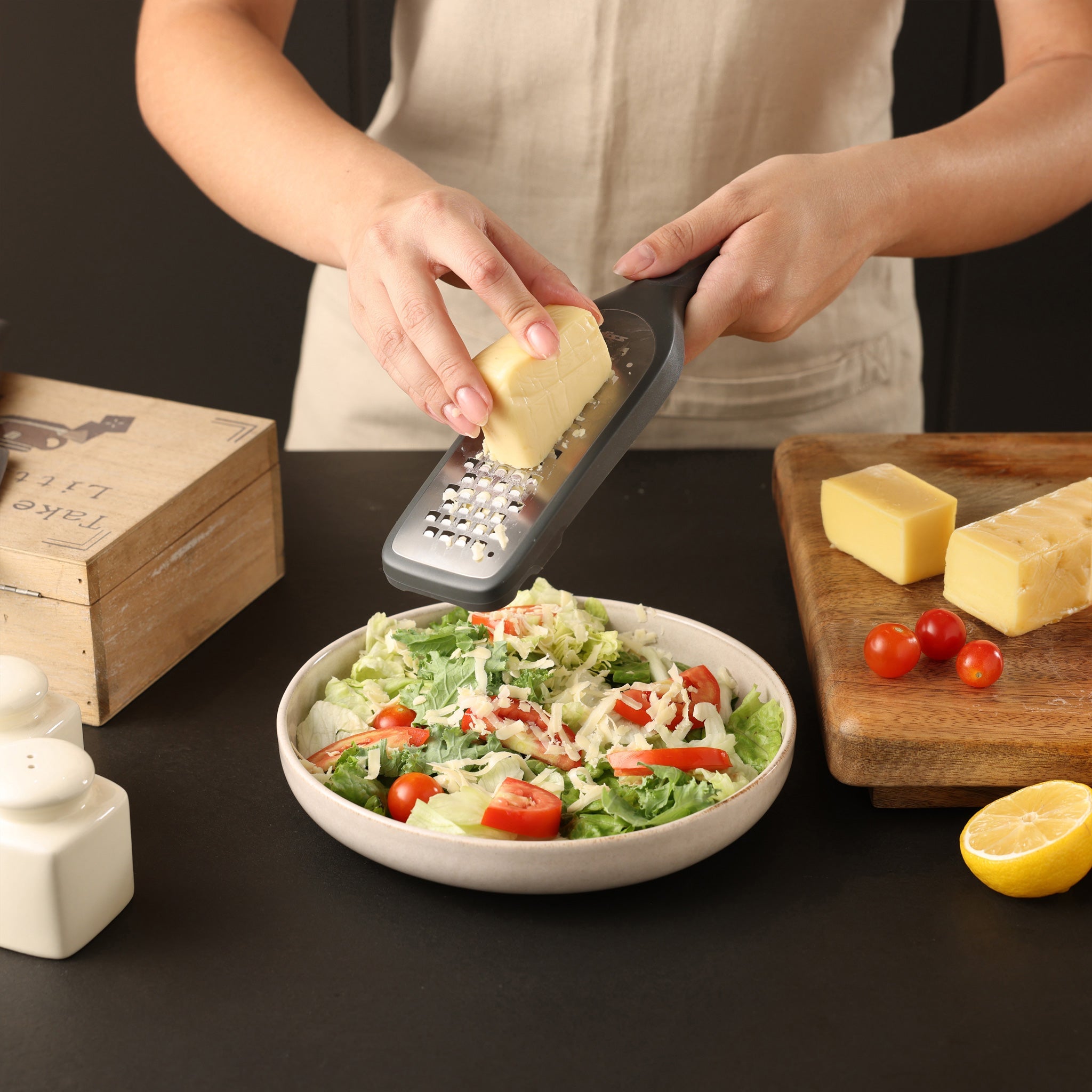 Zyliss Coarse Grater – Robust Tool for Bold Flavors