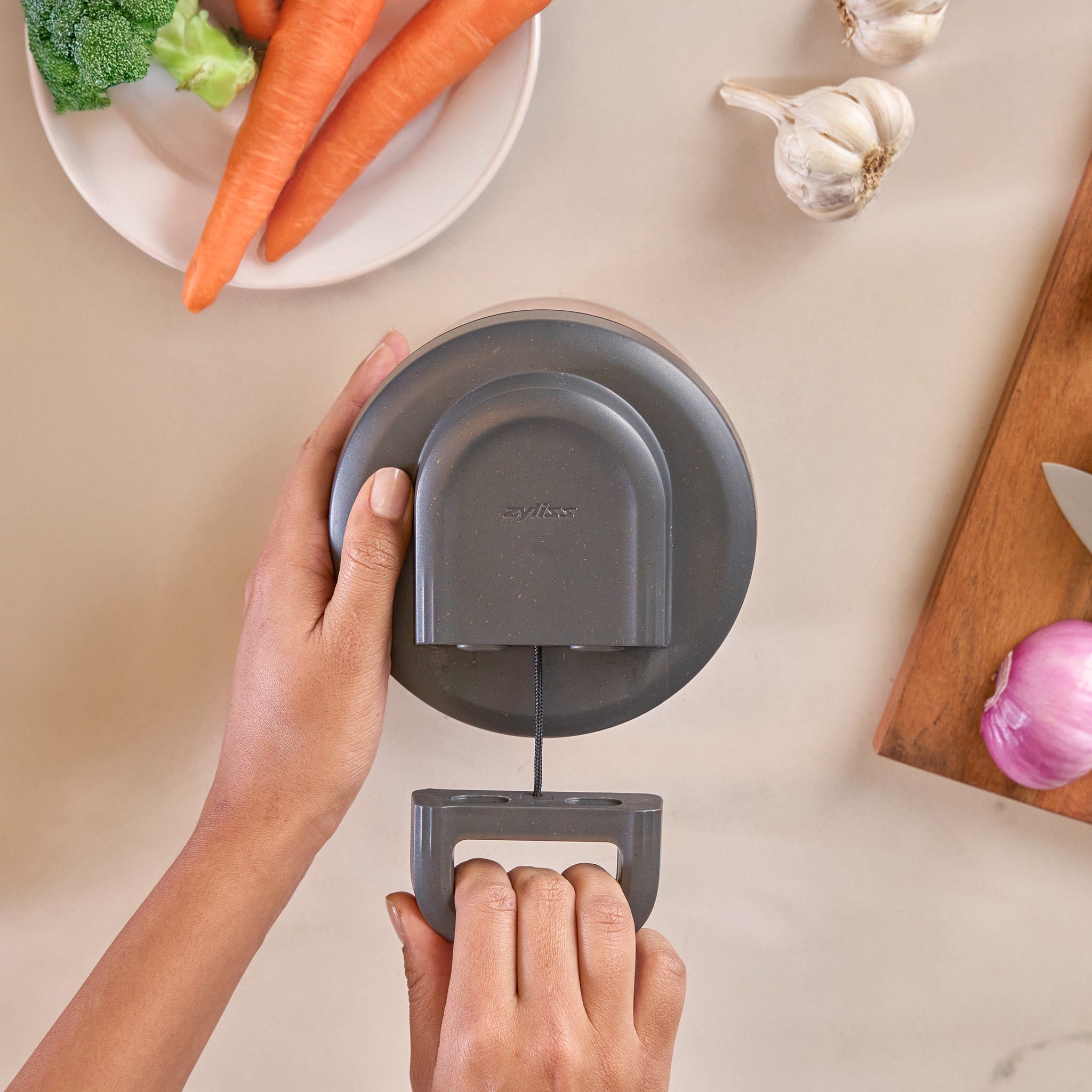 Zyliss Easy Pull Food Processor, Manual Hand-Powered Chopper