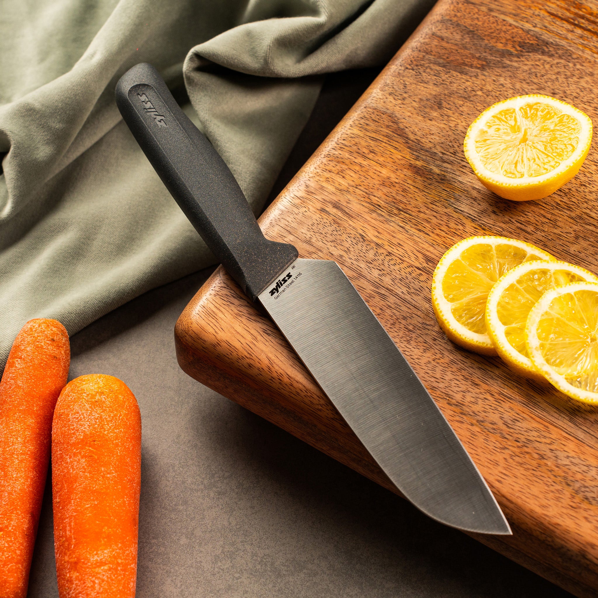 Zyliss Santoku Knife – Versatile, Balanced Japanese Design