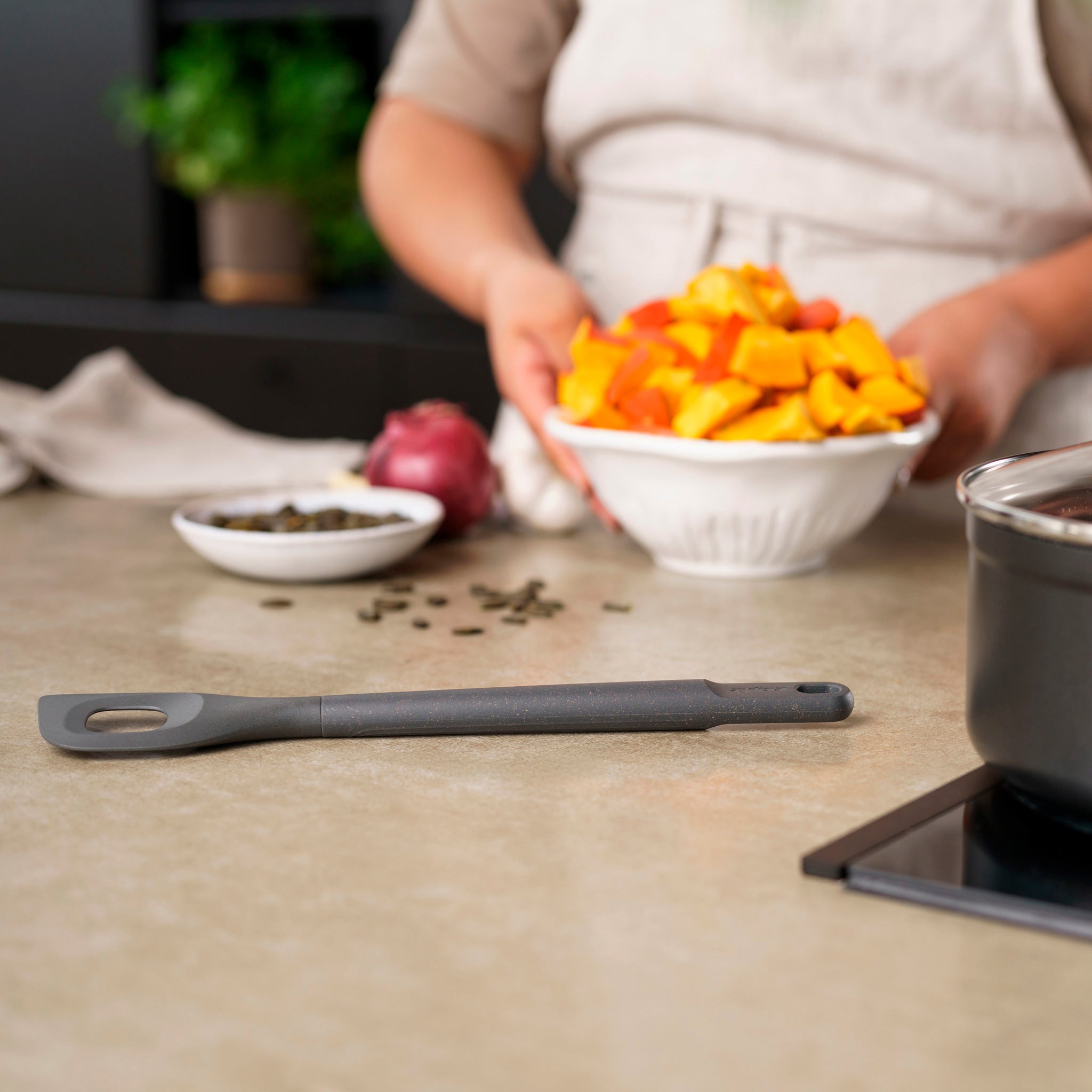 Zyliss Angled Mixing Spoon – Ergonomic & Efficient Stirring