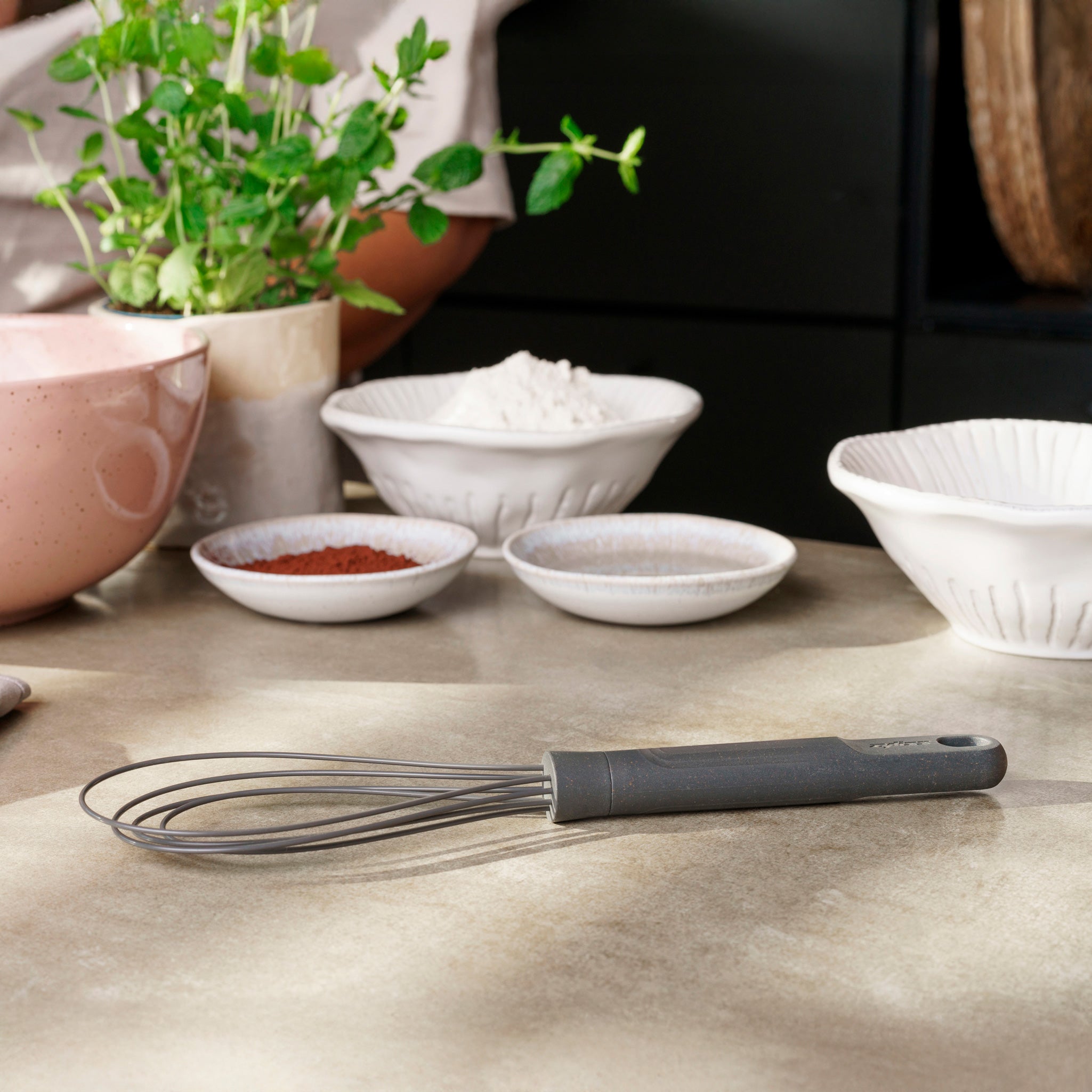 WHISK様★上金フェザー★単品★新品未使用★送料無料 Zyliss Silicone Flat Whisk – Smooth, Flexible Mixing Tool