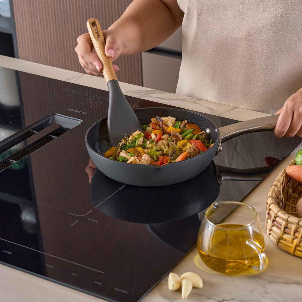 Zyliss Oak Wood Easy Lift Turner