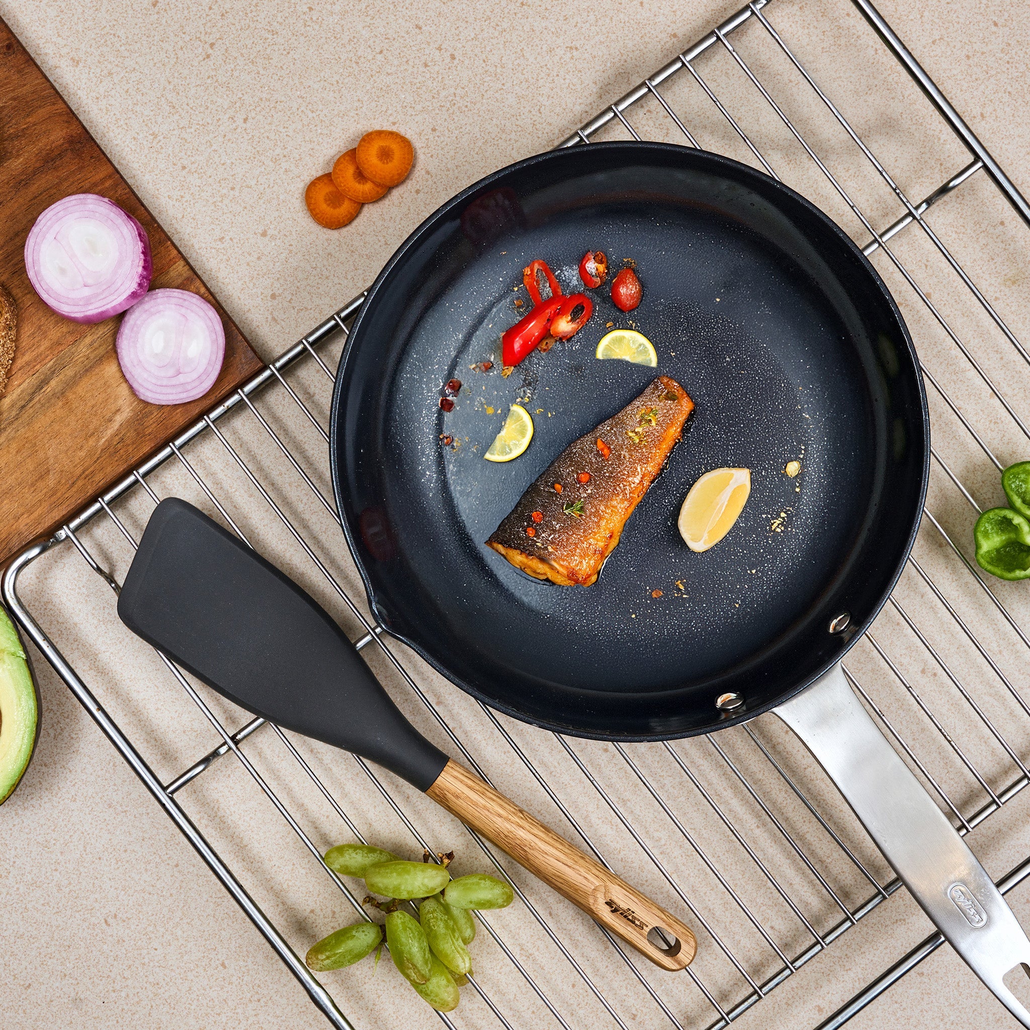 Zyliss Easy Lift Turner Oak Wood – Flexible Heat-Resistant Kitchen