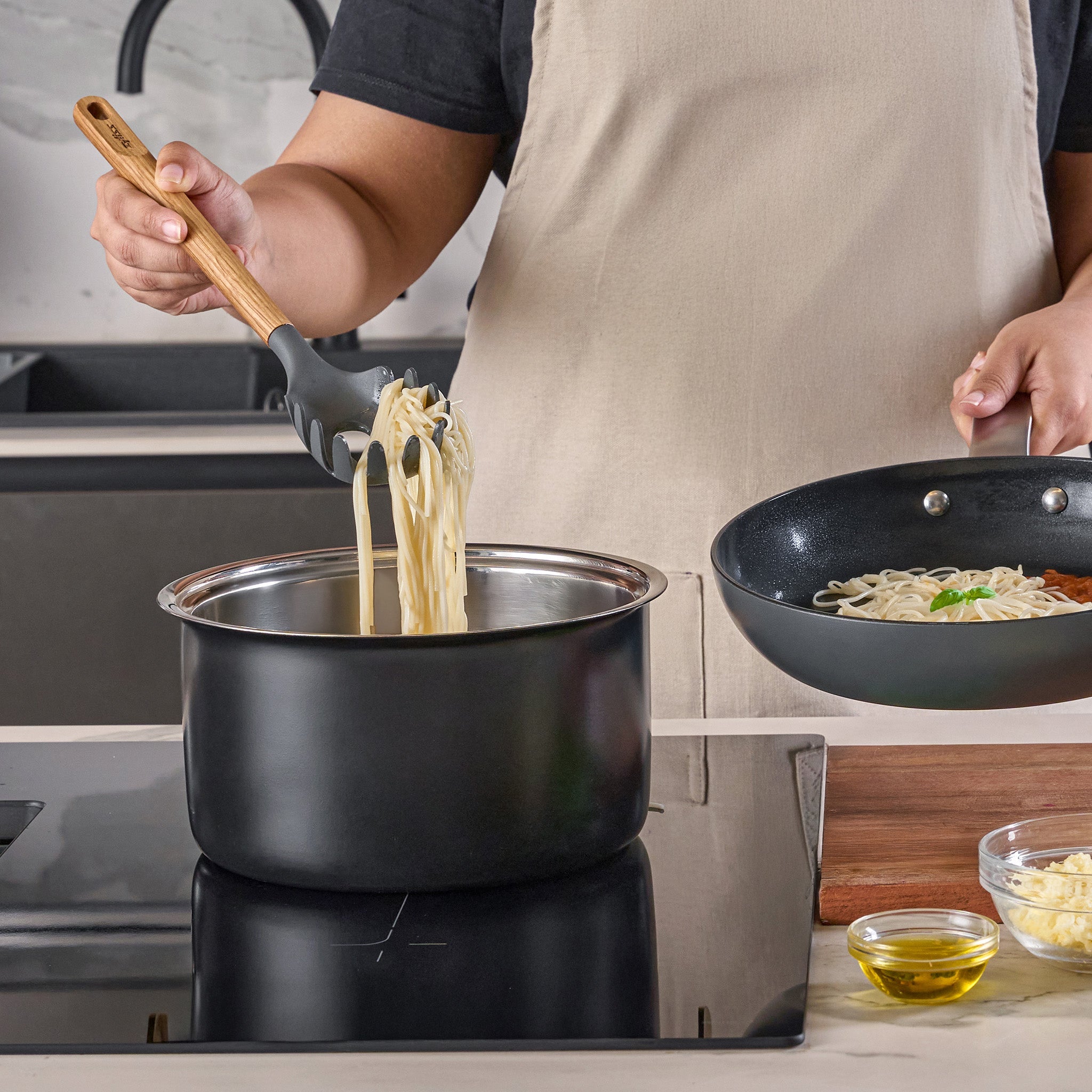 Zyliss Spaghetti Server Oak Wood – Heat-Resistant Pasta Serving Tool