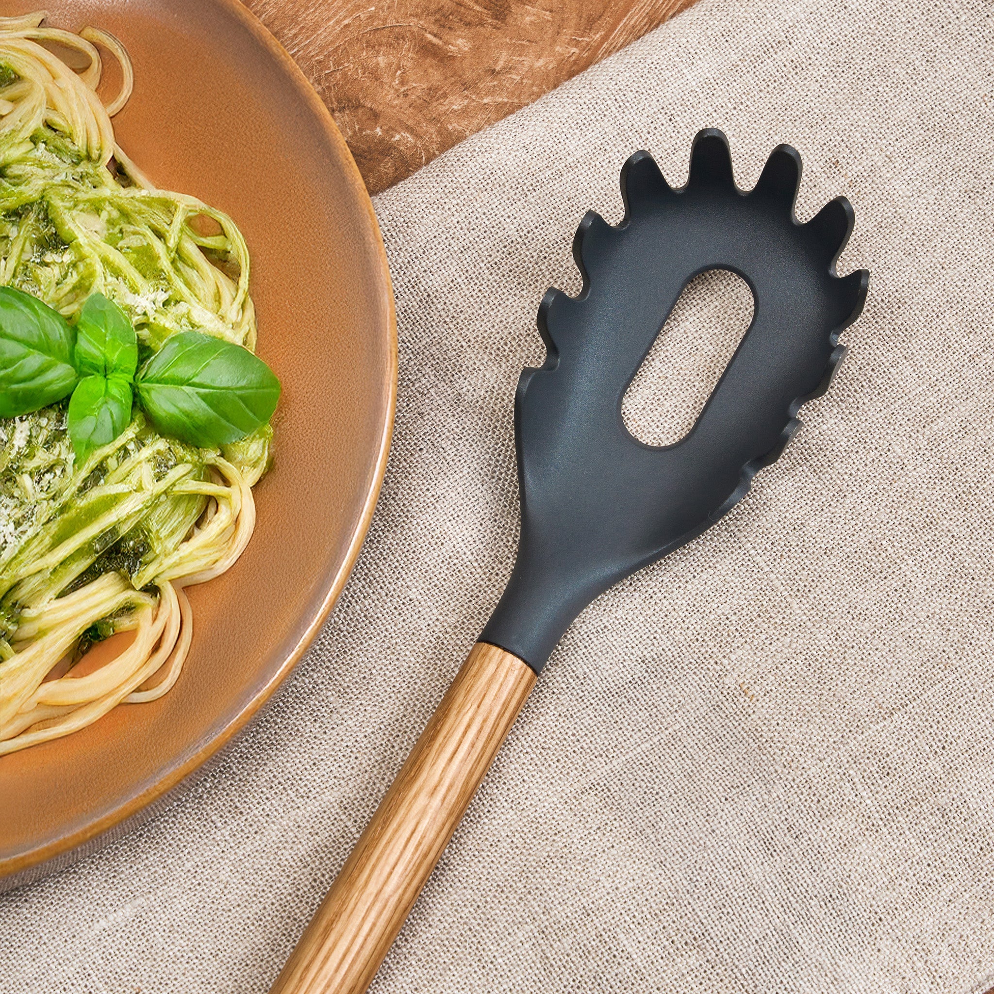 Zyliss Spaghetti Server Oak Wood – Heat-Resistant Pasta Serving Tool