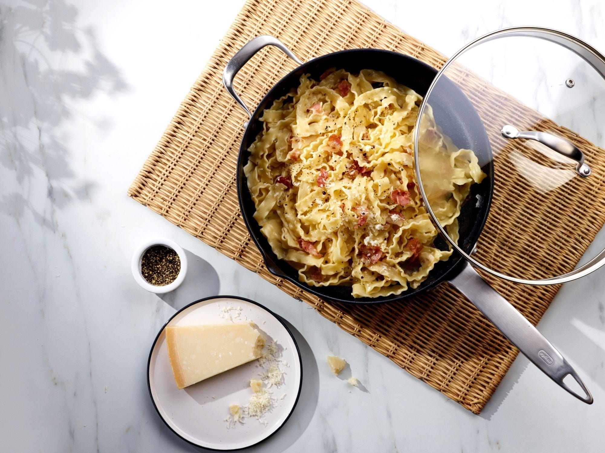 Zyliss Ultimate Pro Hard-Anodized Nonstick 11 inch Saute Pan - Thumbnail 3